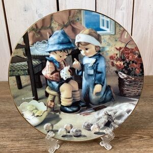 M.I. Hummel 1989 Tender Loving Care Little Companions Plate Danbury Mint